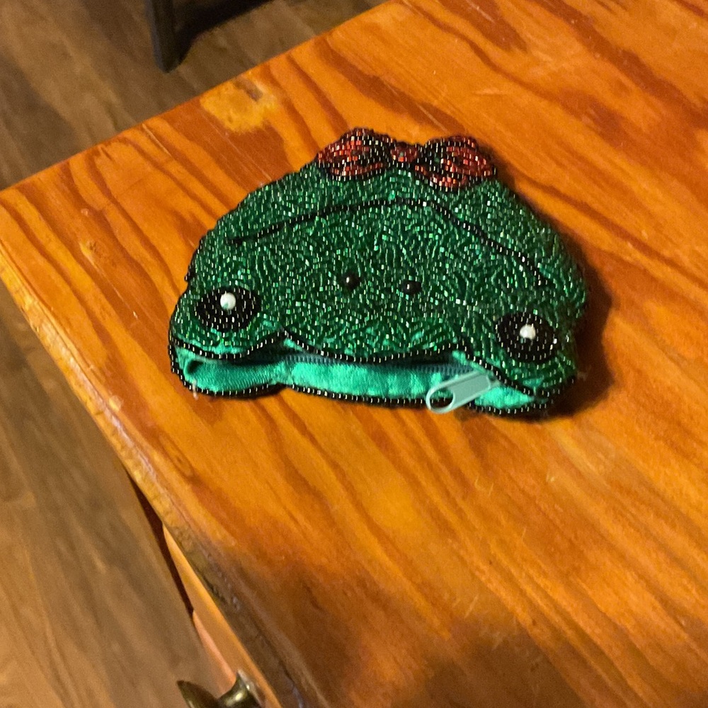 Charming Beaded Frog Coin Purse